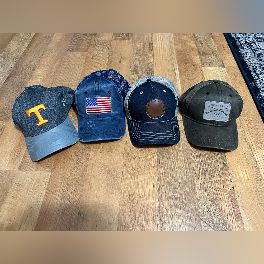 Set of 4 ball caps